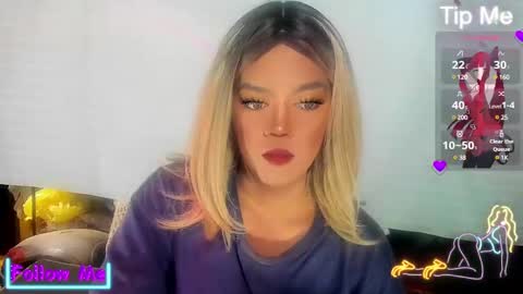 Snapshot of im_ur_hot_ella chatting on December 7, 3:04 am ella may online show from December 7, 3:04 am