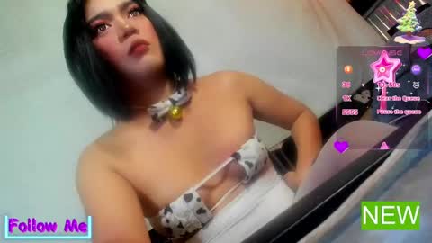 Snapshot of im_ur_hot_ella chatting on December 31, 3:23 am ella may online show from December 31, 3:23 am