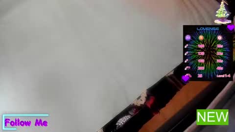 Snapshot of im_ur_hot_ella chatting on December 31, 6:37 am ella may online show from December 31, 6:37 am