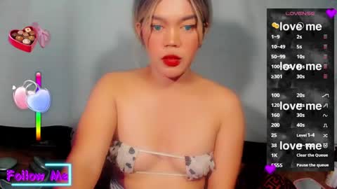 Snapshot of im_ur_hot_ella chatting on January 27, 10:16 am ella may online show from January 27, 10:16 am
