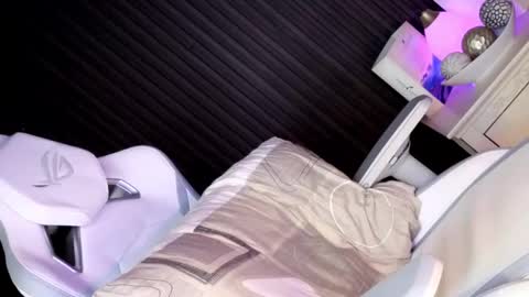 Snapshot of im_ur_nightmare chatting on December 14, 9:47 am Candy Moore online show from December 14, 9:47 am