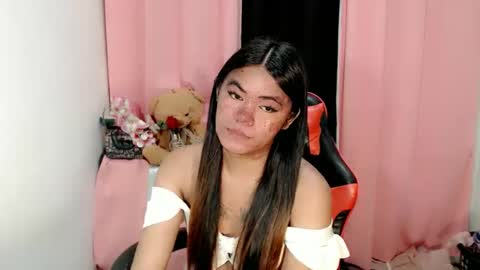 Snapshot of im_yourfairyannaxx chatting on November 11, 2:17 pm im_yourfairyannaxx online show from November 11, 2:17 pm