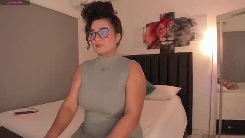 Snapshot of imacwenn_ chatting on February 5, 11:12 am Sofia online show from February 5, 11:12 am