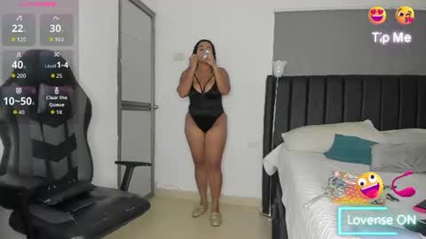 Snapshot of imacwenn_ chatting on July 17, 1:51 pm Sofia online show from July 17, 1:51 pm