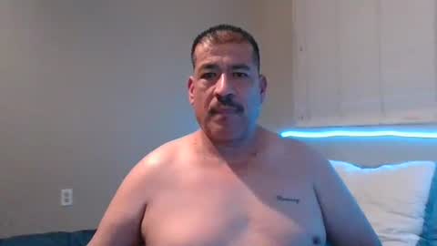 Snapshot of imbackmandosuknw chatting on December 1, 9:03 am imbackmandosuknw online show from December 1, 9:03 am