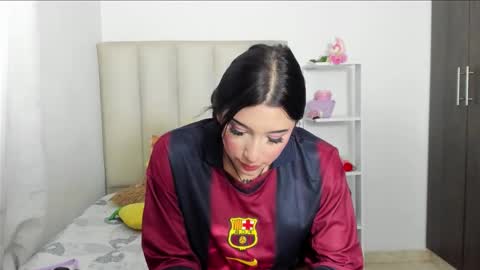 Snapshot of imemily444_ chatting on February 6, 10:24 pm imemily444_ online show from February 6, 10:24 pm