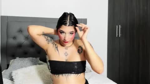 Snapshot of imemily444_ chatting on April 10, 11:09 pm imemily444_ online show from April 10, 11:09 pm