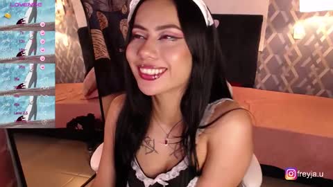 Snapshot of imfreyjau chatting on February 2, 12:40 am Freyja online show from February 2, 12:40 am