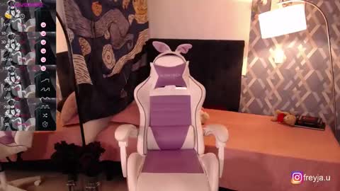 Snapshot of imfreyjau chatting on February 9, 11:15 pm Freyja online show from February 9, 11:15 pm