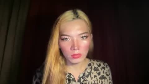 Snapshot of imjustasluttyintownxxx chatting on March 18, 7:33 am Mika online show from March 18, 7:33 am