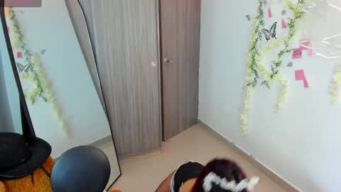 mia ---------  COL TIME online show from December 12, 10:42 pm