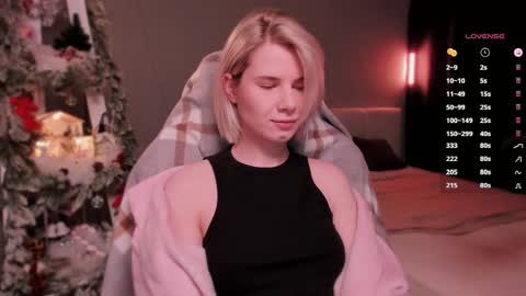 Snapshot of imnotmia chatting on December 5, 10:24 am Mia online show from December 5, 10:24 am