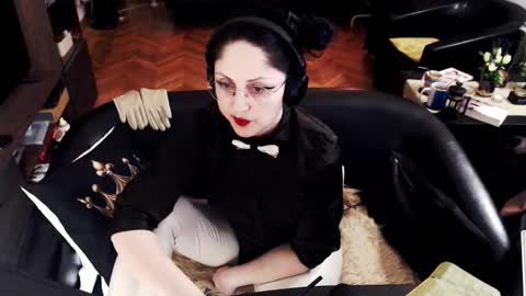 Empress online show from April 30, 7:20 pm
