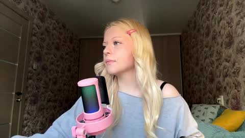 Lola online show from February 21, 11:11 am