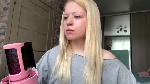 Lola online show from March 1, 9:11 am