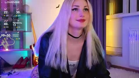 Snapshot of inchcaser chatting on May 10, 9:31 pm Dina Help me reach 100 likes online show from May 10, 9:31 pm