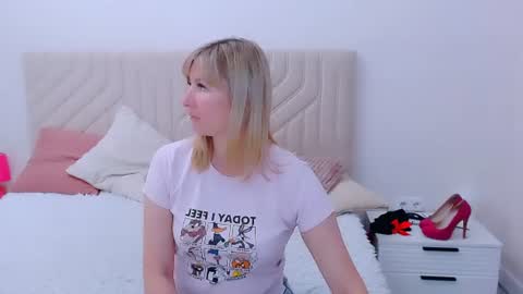 Snapshot of incredible_ariela chatting on July 3, 4:13 pm incredible_ariela online show from July 3, 4:13 pm