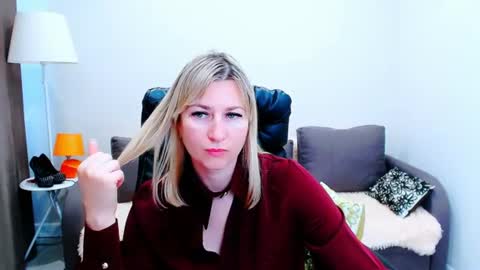 Snapshot of incredible_ariela chatting on July 20, 10:39 am incredible_ariela online show from July 20, 10:39 am