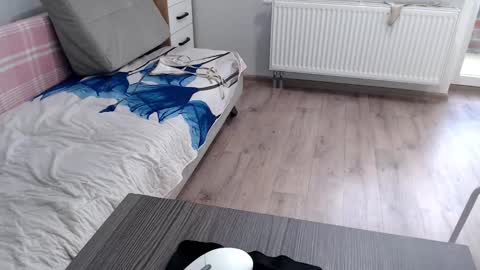 Snapshot of increible_della chatting on March 8, 8:55 am Della online show from March 8, 8:55 am