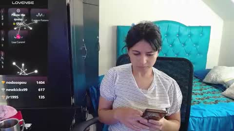 Snapshot of incubus_couple1 chatting on January 5, 10:21 am incubus_couple1 online show from January 5, 10:21 am