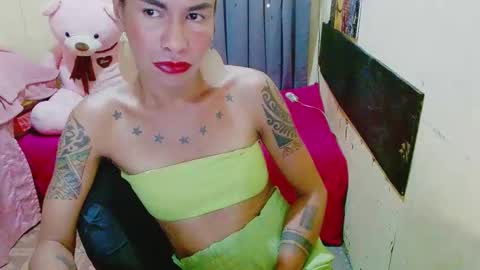 Snapshot of indaypakay_ts chatting on November 8, 1:28 am Pakay online show from November 8, 1:28 am