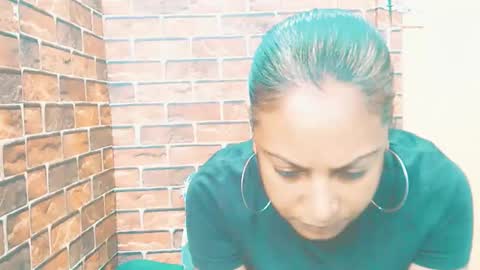 Snapshot of indian_spice_girl chatting on May 25, 7:03 am indian_spice_girl online show from May 25, 7:03 am