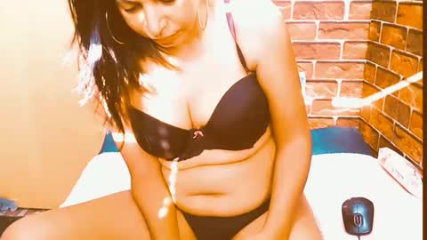 Snapshot of indian_spice_girl chatting on June 11, 7:17 am indian_spice_girl online show from June 11, 7:17 am