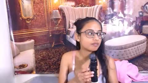 Snapshot of indianbootylicious1 chatting on May 28, 5:49 am nala online show from May 28, 5:49 am