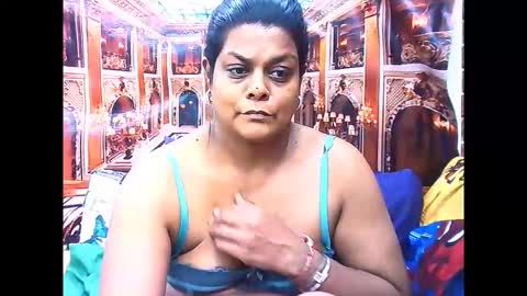 Snapshot of indiancherrypie chatting on December 19, 6:53 am indiancherrypie online show from December 19, 6:53 am