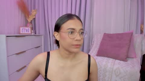 Snapshot of indiancutie_ chatting on December 10, 3:01 pm MIA online show from December 10, 3:01 pm