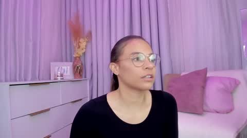 Snapshot of indiancutie_ chatting on March 6, 5:11 pm MIA online show from March 6, 5:11 pm