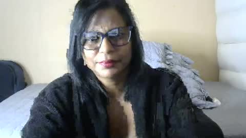 Snapshot of indiandreams_ chatting on June 22, 9:06 am Palavi online show from June 22, 9:06 am
