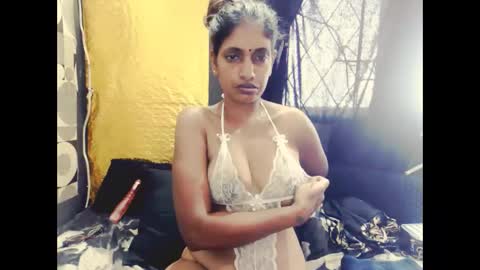 indianhoneyx online show from February 3, 6:22 am