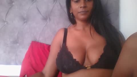 Snapshot of indianjasmin chatting on December 9, 10:00 am priya online show from December 9, 10:00 am