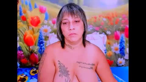 indianroxy27 online show from February 18, 7:15 am