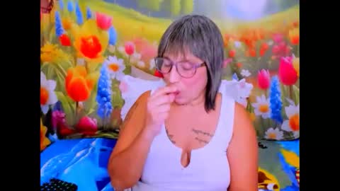 indianroxy27 online show from April 25, 7:22 am