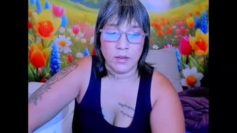 Snapshot of indianroxy27 chatting on May 21, 11:23 pm indianroxy27 online show from May 21, 11:23 pm