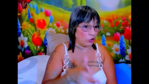 Snapshot of indianroxy27 chatting on May 23, 8:13 pm indianroxy27 online show from May 23, 8:13 pm