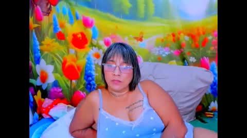 Snapshot of indianroxy27 chatting on May 28, 7:11 pm indianroxy27 online show from May 28, 7:11 pm