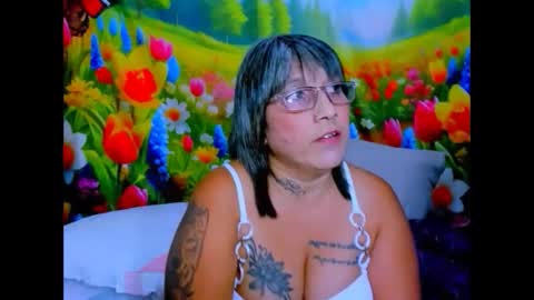 Snapshot of indianroxy27 chatting on June 6, 6:45 pm indianroxy27 online show from June 6, 6:45 pm