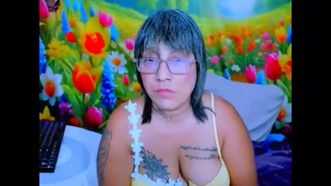 Snapshot of indianroxy27 chatting on June 7, 9:07 pm indianroxy27 online show from June 7, 9:07 pm
