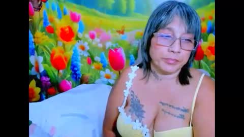Snapshot of indianroxy27 chatting on June 8, 1:28 am indianroxy27 online show from June 8, 1:28 am
