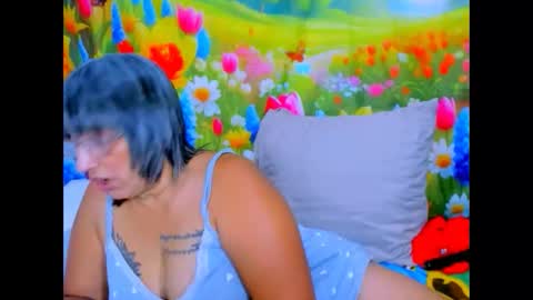 Snapshot of indianroxy27 chatting on June 9, 6:19 pm indianroxy27 online show from June 9, 6:19 pm