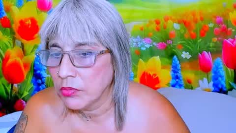 Snapshot of indianroxy27 chatting on June 17, 10:10 pm indianroxy27 online show from June 17, 10:10 pm