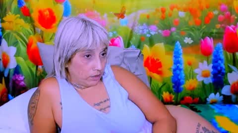 Snapshot of indianroxy27 chatting on June 24, 8:19 pm indianroxy27 online show from June 24, 8:19 pm