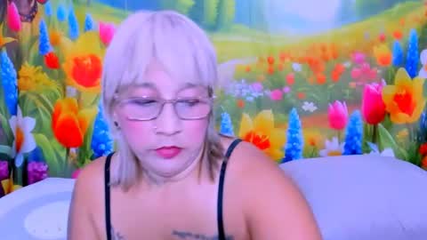 Snapshot of indianroxy27 chatting on June 28, 12:33 pm indianroxy27 online show from June 28, 12:33 pm