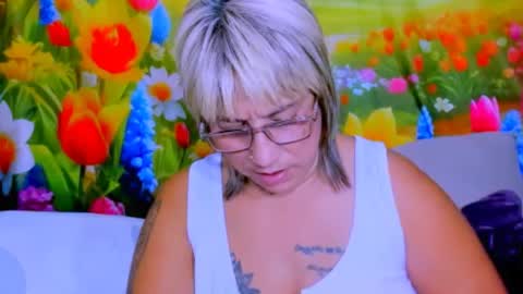Snapshot of indianroxy27 chatting on July 25, 7:50 am indianroxy27 online show from July 25, 7:50 am