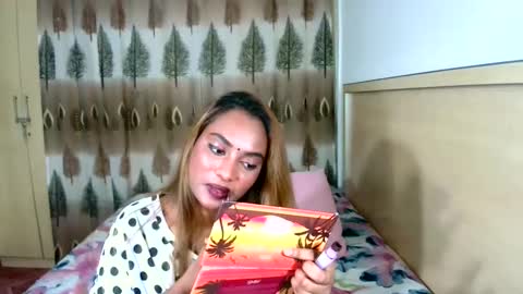 Snapshot of indiansecretlove20 chatting on February 15, 1:10 am goddess online show from February 15, 1:10 am