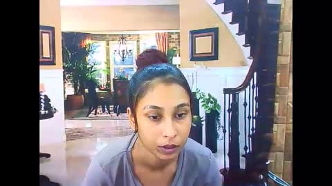 Snapshot of indiansexybutt4u2luv chatting on May 18, 6:19 am indiansexybutt4u2luv online show from May 18, 6:19 am