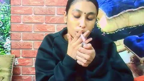 Snapshot of indiansexybutt4u2luv chatting on June 16, 5:10 am indiansexybutt4u2luv online show from June 16, 5:10 am